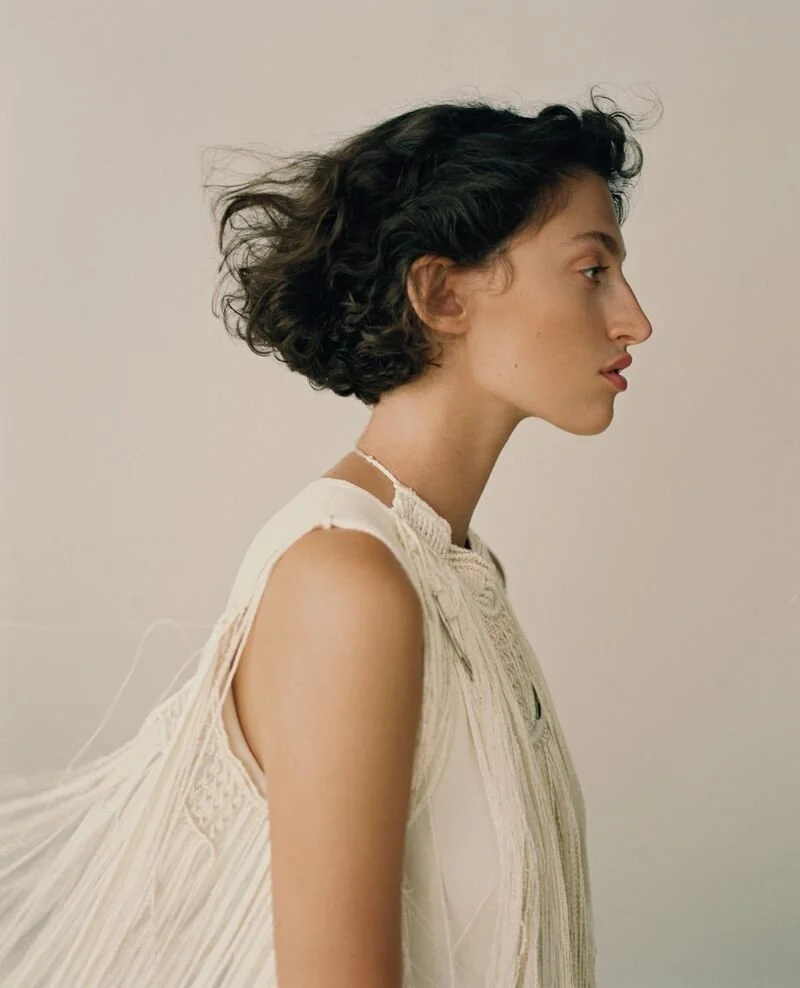 Ogziga siyayotgan qizlar Ormonda külotsiz fotosurat